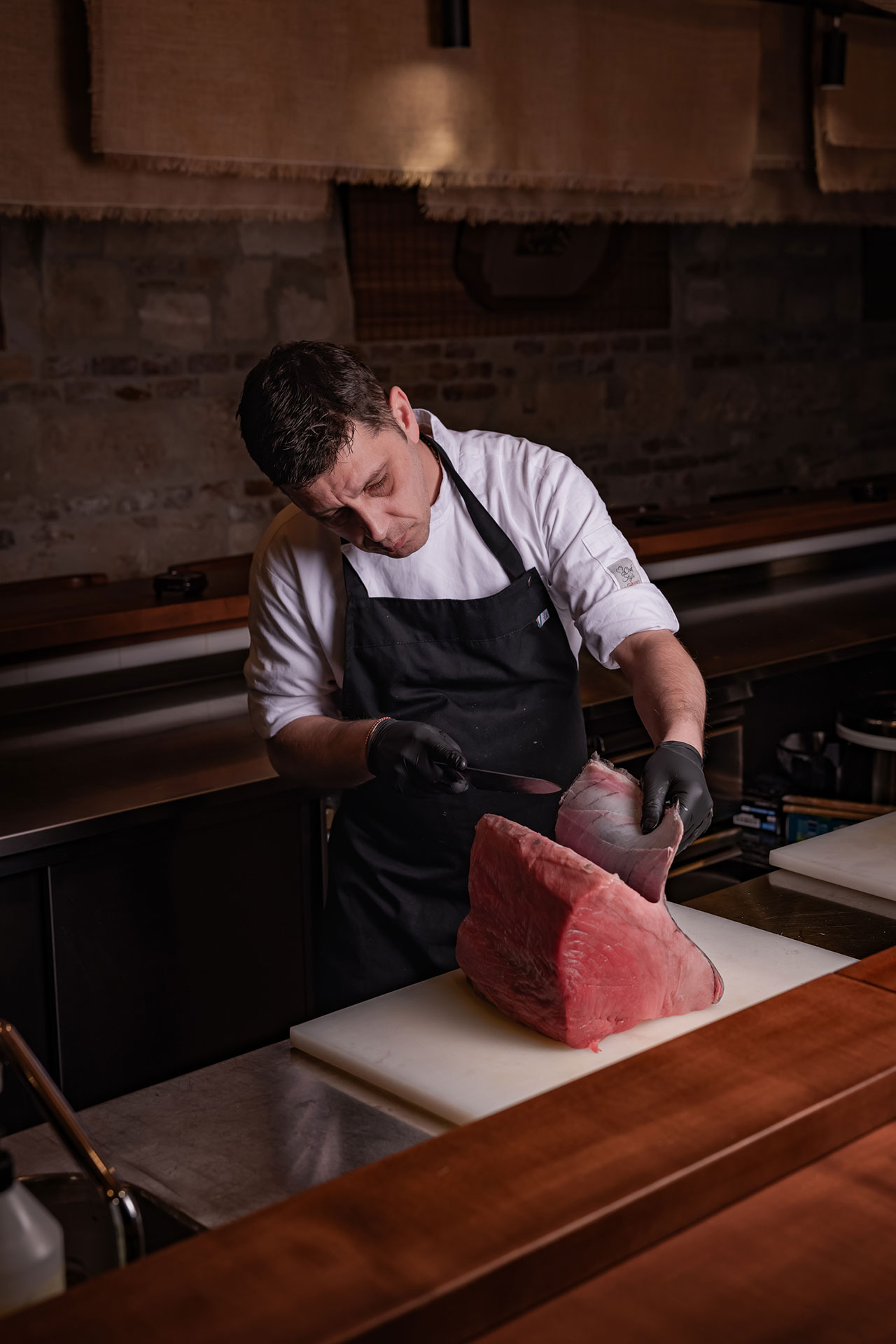 Kakurega Budapest, a hidden Japanese restaurant in the heart of the city, offering seasonal cuisine, elegant design, and a unique dining experience.