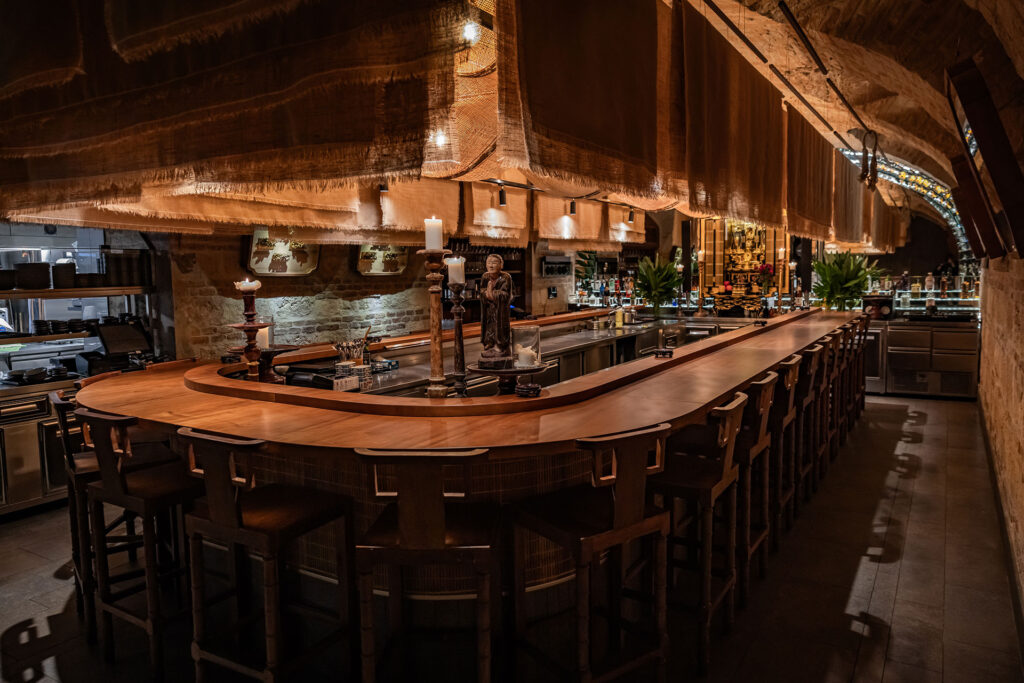Kakurega Budapest, a hidden Japanese-inspired restaurant in the heart of the city, offering seasonal cuisine, elegant design, and a unique dining experience